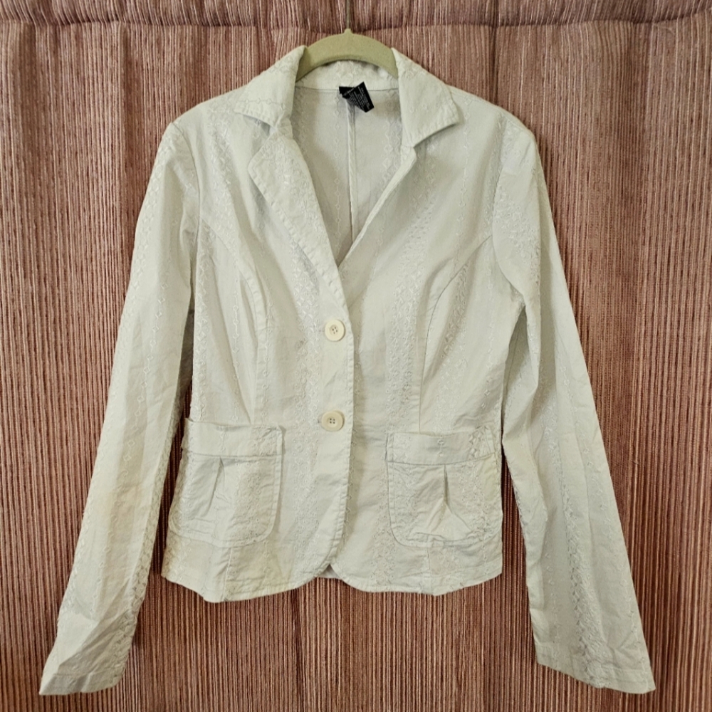 Chic Aziz White Jacket with Elegant Embroidery - Small